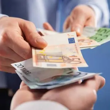 Paskolos pasiūlymas tarp rimtų ir greitų asmenų per 48 valandas